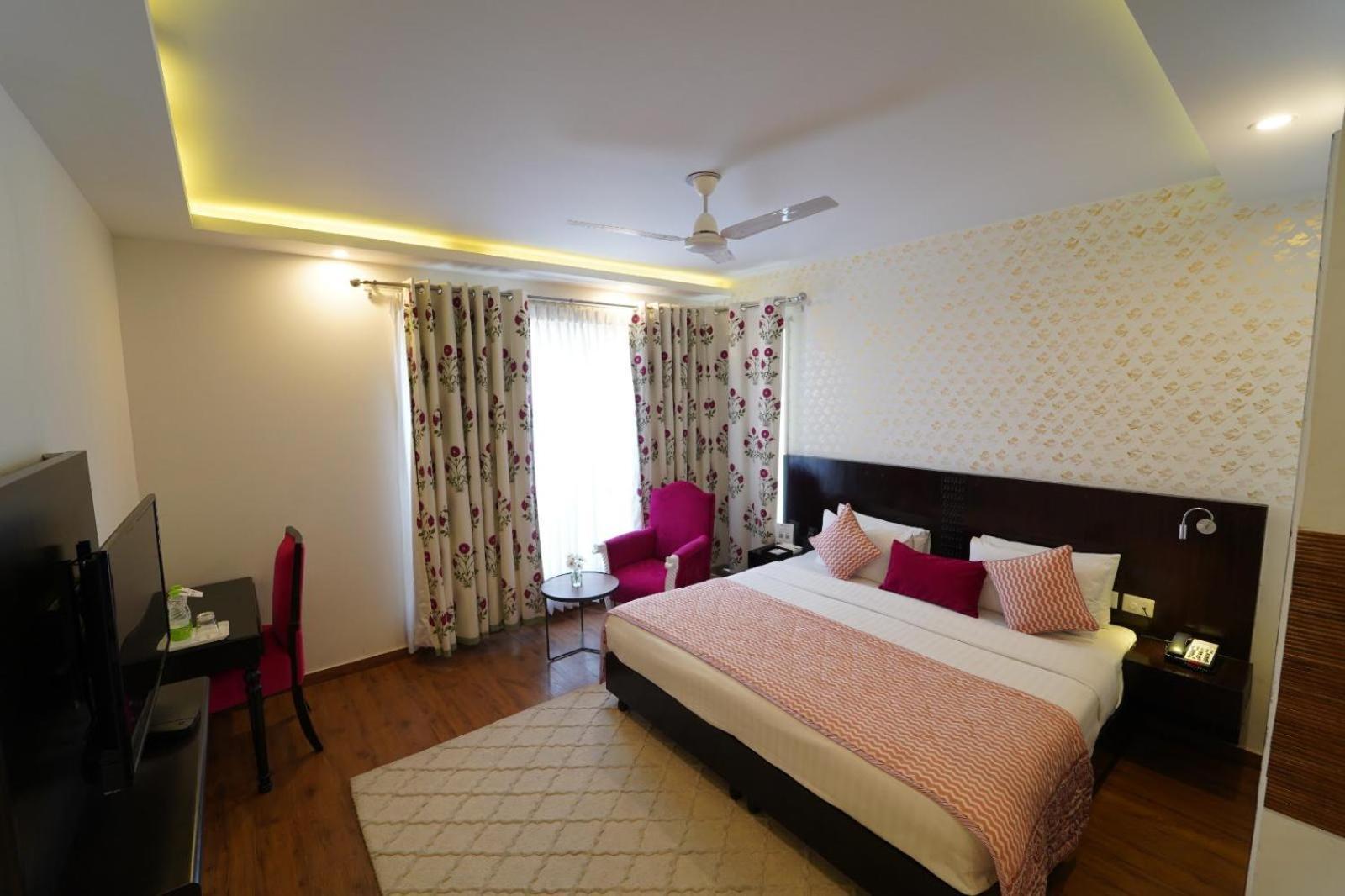 Rockland Hotel, C.R Park New Delhi Exterior photo