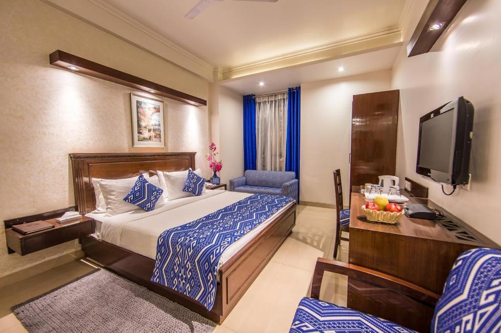 Rockland Hotel, C.R Park New Delhi Exterior photo