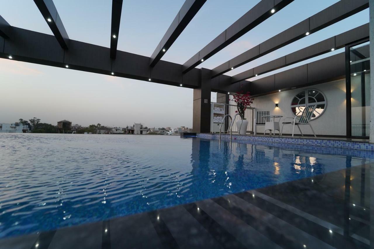Rockland Hotel, C.R Park New Delhi Exterior photo